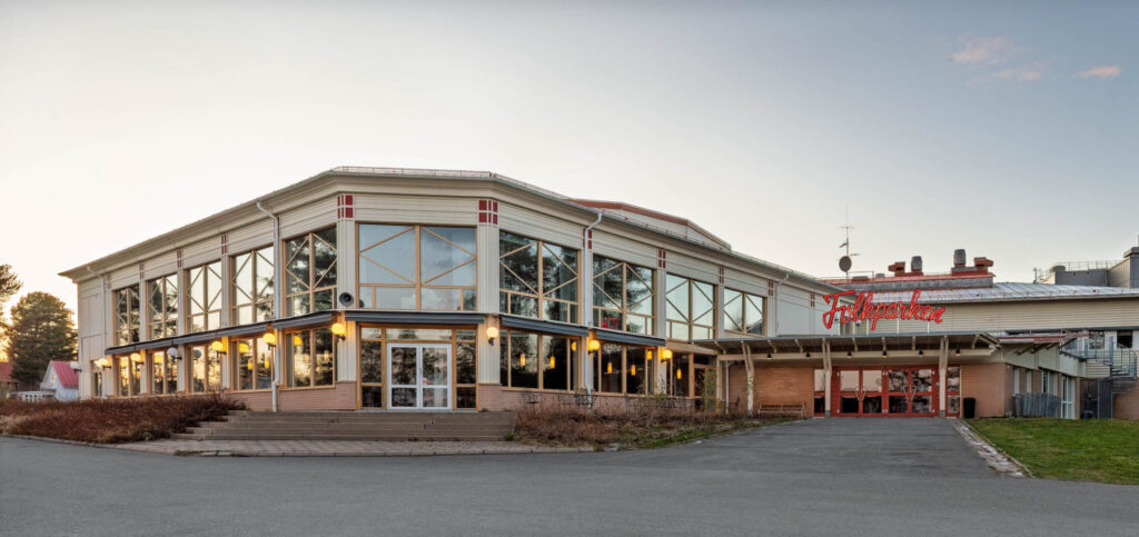 Huvudentre och skylt till Folkparken i Skellefteå